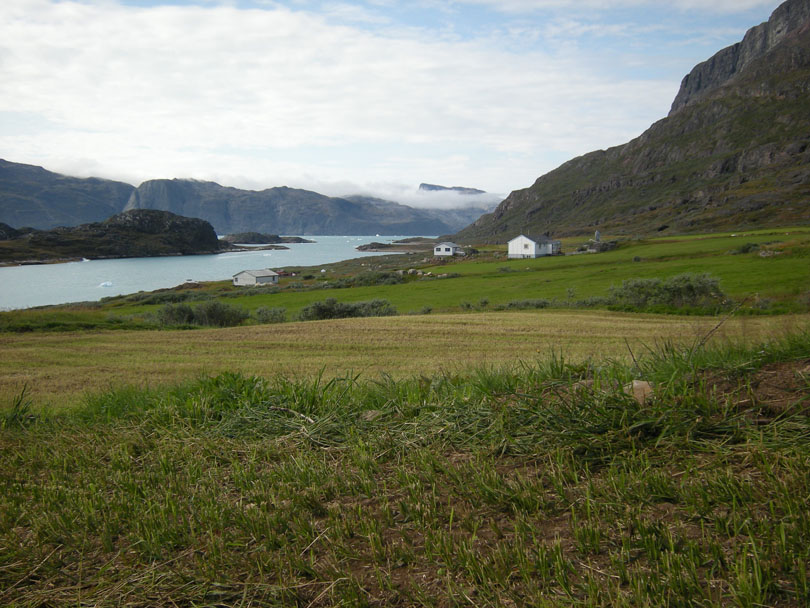 Ipiutaq guest farm, overview to the West