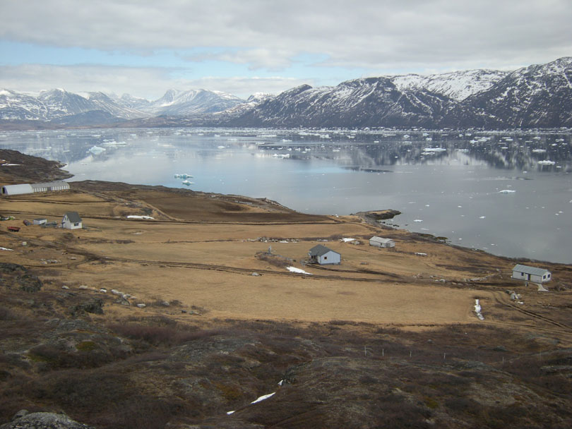 Ipiutaq guest farm, general overview from the mountain