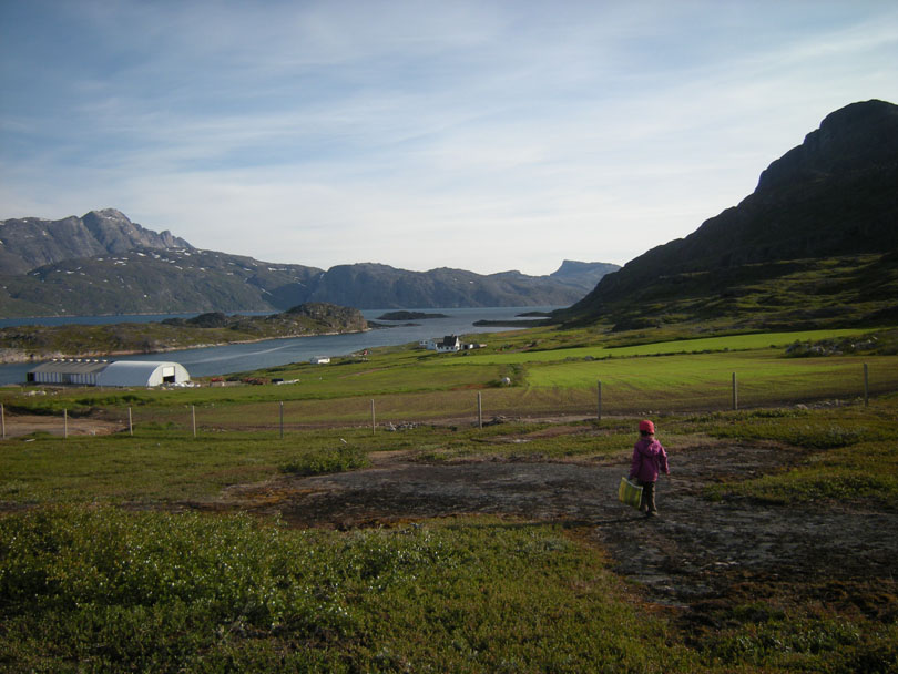 Ipiutaq guest farm, overview to the West