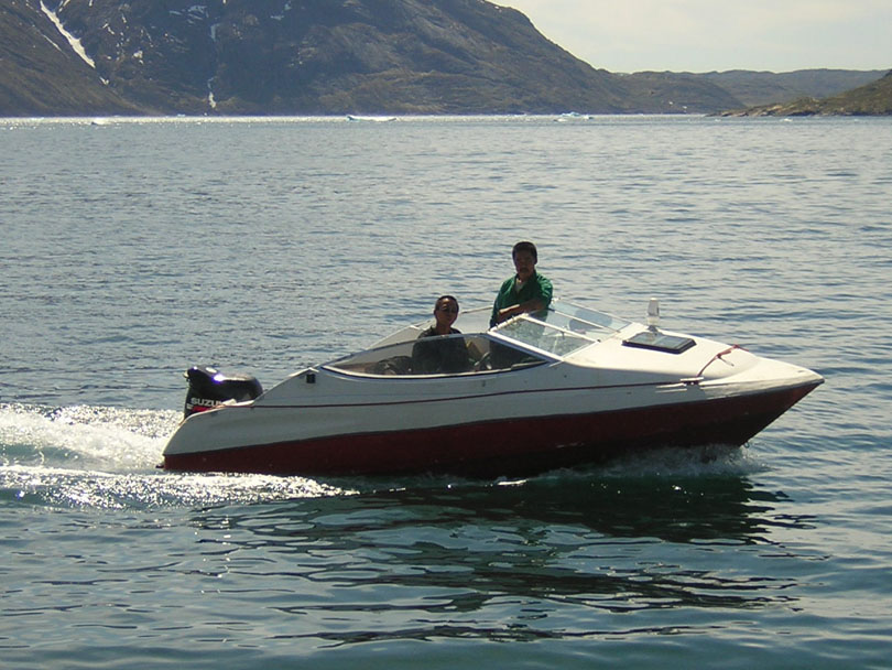 Ipiutaq guest farm, speed open boat with outboard engine