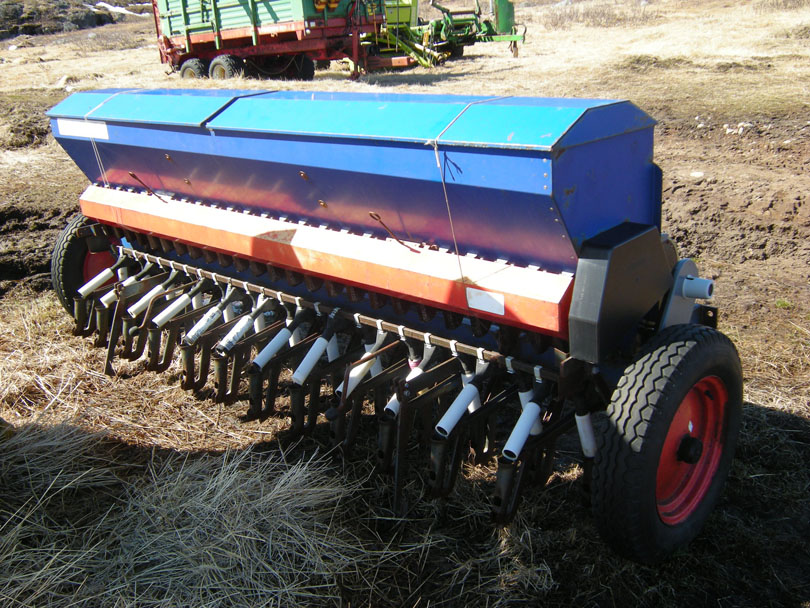 Ipiutaq guest farm, seeding machine