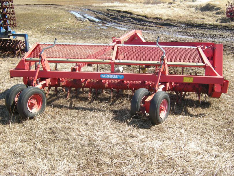 Ipiutaq guest farm, stone rake