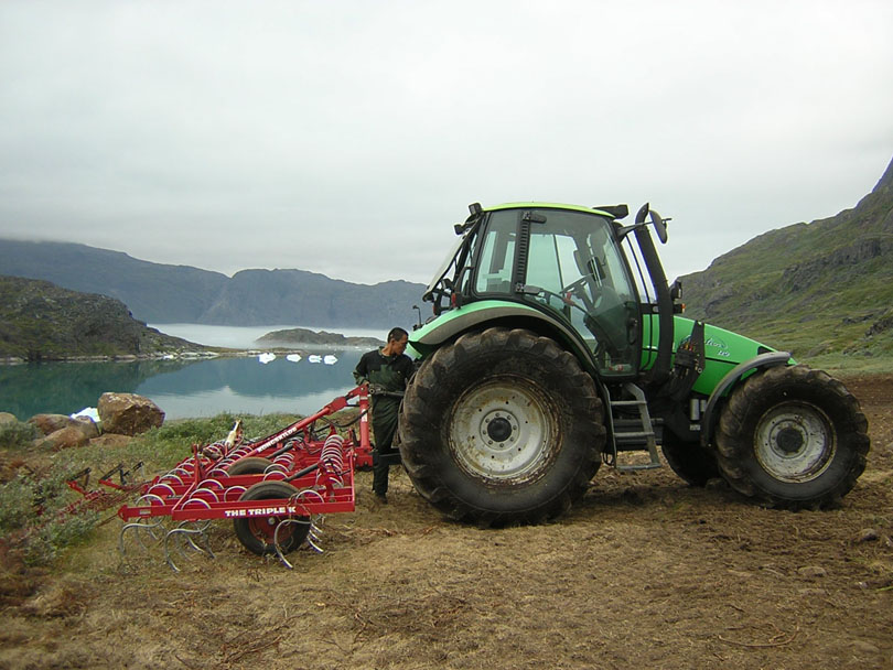 Ipiutaq guest farm, tractor and spring-tooth harrow