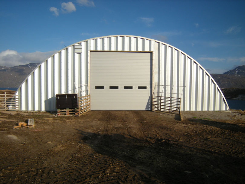 Ipiutaq guest farm, main entrance of sheepfold and storehouse