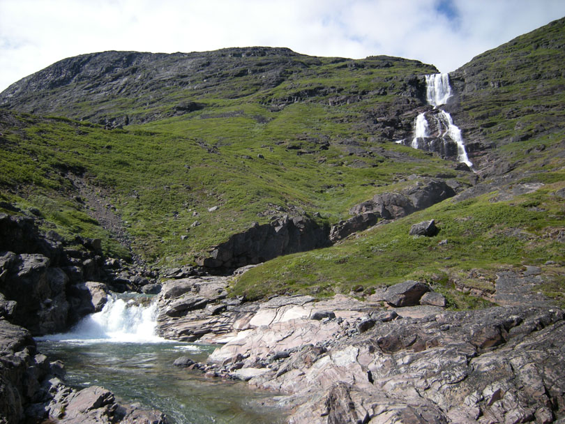 Ipiutaq guest farm, clear streams and pools with waterfalls in Ilua valley