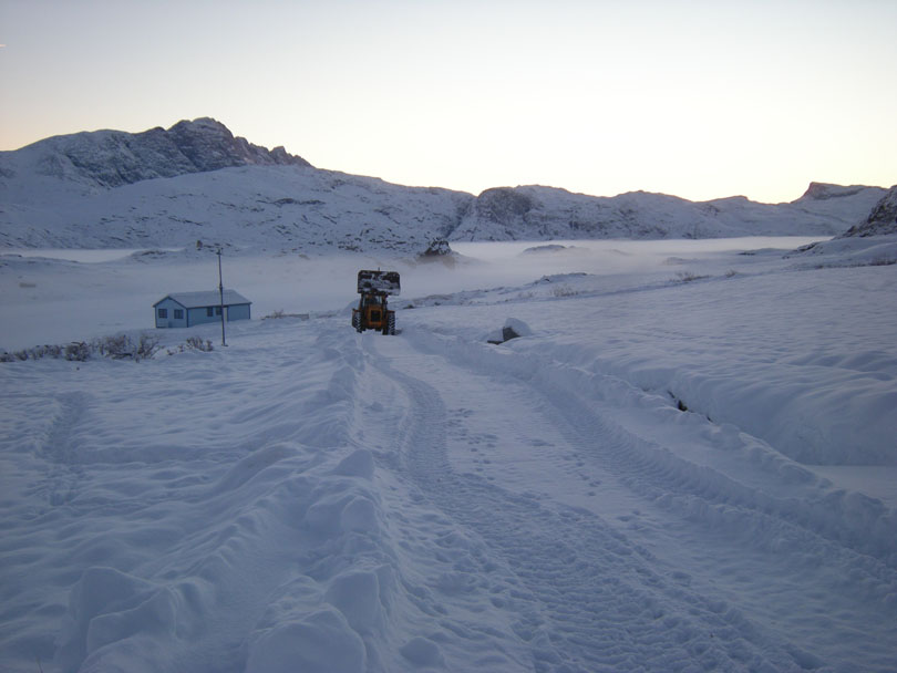 Ipiutaq guest farm, dirt road in wintertime