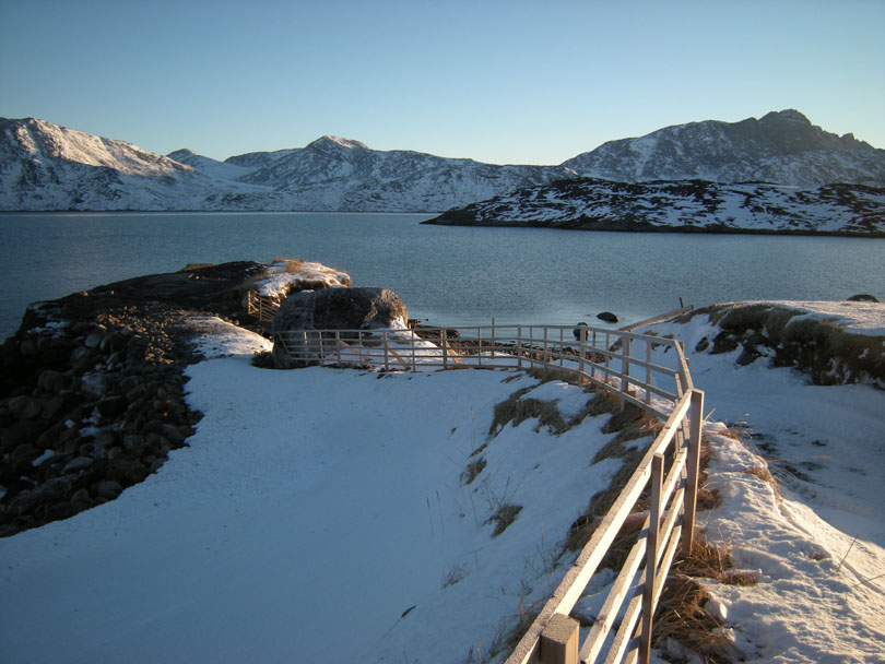 Ipiutaq guest farm, dirt road to the "harbour"